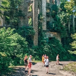 День 4. Города-призраки+водопады+пещера и горячий источник
