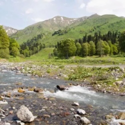 День 1. Встреча на границе, трансфер в горы