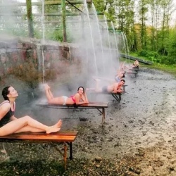 День 3. Спуск с рюкзаками, горячие источники/водопад/храмы