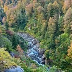 День 3. Спуск с рюкзаками, горячие источники/водопад/храмы
