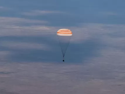 Приземление космонавтов (где то в степях Казахстана)