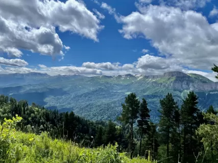 Адыгея верхом: хребты, водопады, пещеры