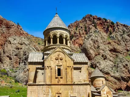 От подножия Арарата до истоков виноделия: Хор Вирап — Нораванк — Арени