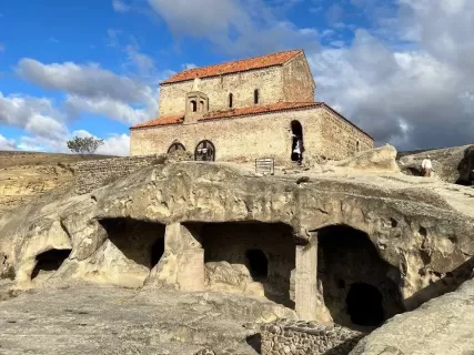 Индивидуальная Экскурсия в Гори  пещерный город Уплисцихе