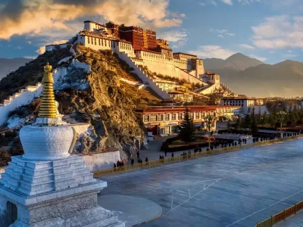 Тибет и Кайлас: священные озёра, монастыри и кора вокруг горы богов