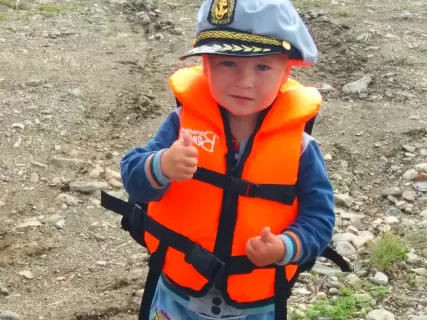 А берег теплого Байкала манит