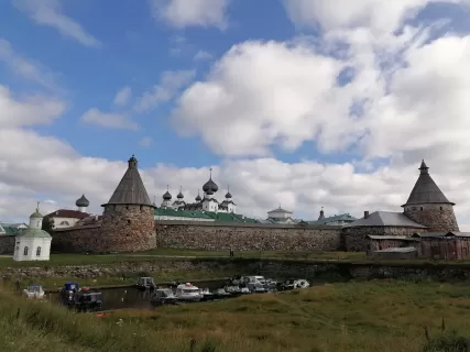 Соловецкий крест: Монастырь, лабиринты и лагерная трагедия — 5 дней на архипелаге (для Москвы)