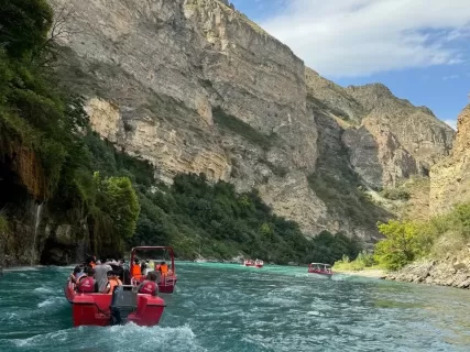 Сулакский каньон из Избербаша, катание по Чиркейскому водохранилищу и Бархан Сарыкум.