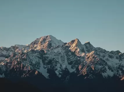 Вдоль хребта