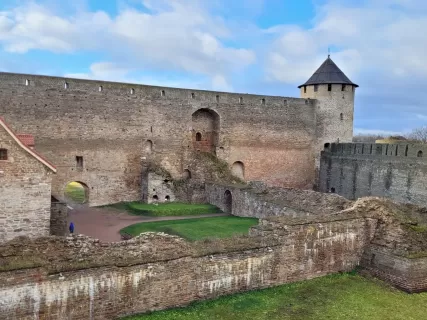 Ивангородская крепость, Парусинка, нарвская рыба и Шепелёвский маяк