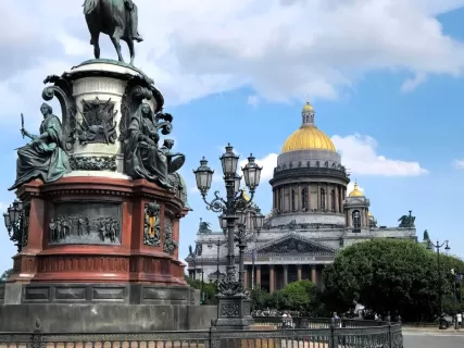 Петра творения за выходные из Москвы: Северная столица, Кронштадт, Петергоф