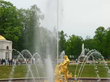 Экскурсия в Петергоф с Большим Дворцом, Малым музеем и Нижним парком