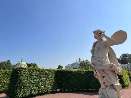 Экскурсия в Ораниенбаум с Большим Меншиковским дворцом и в Петергоф с Нижним парком