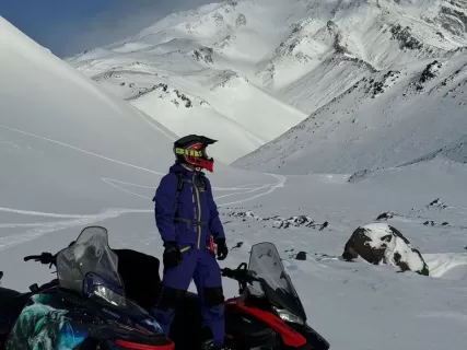 Снегоходный тур к вулканам на Камчатке