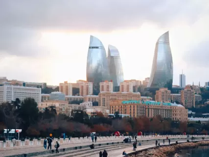 Ночной Баку — город огней